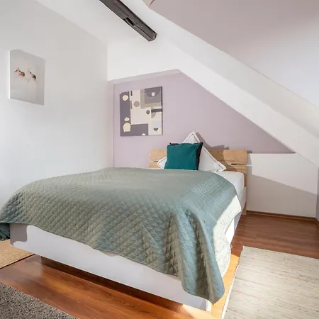 Apartment 12: Fuer Reisende Durch Koblenz